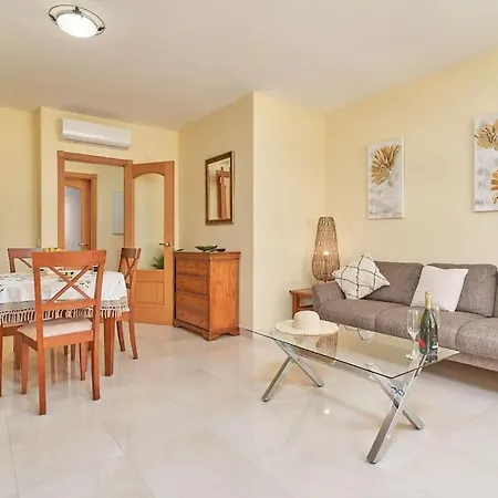 Lejlighed 2 Bedroom Modern Apartment, *